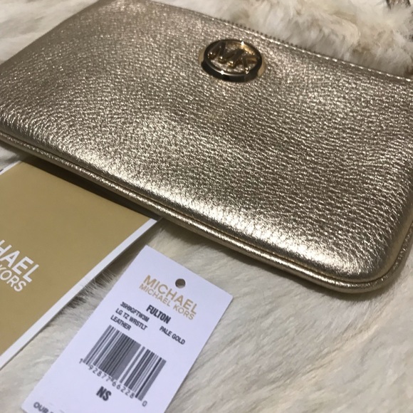 NWT, Michael Kors LG TZ WRSTLT Bag, Pale gold MSRP $128 - Picture 16 of 17